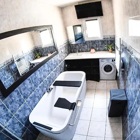 Spacieux T5, Terrasse, Proche Centre,parking Prive