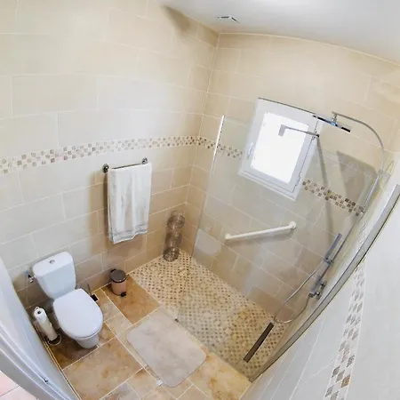 Spacieux T5, Terrasse, Proche Centre,parking Prive *